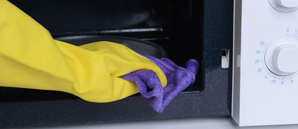 Come pulire il forno a microonde