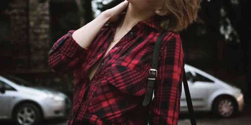 ragazza-bionda-camicia-tartan